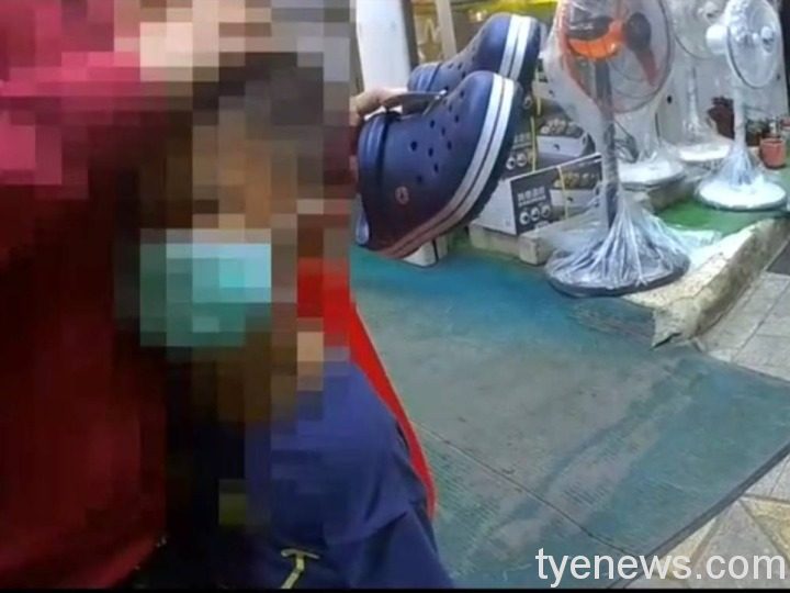 【有片】5歲男童走失街頭哭 巧遇警察叔叔揮手求助 0000