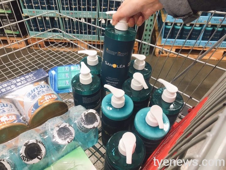 夏季頭皮出油怎麼辦?添購控油植萃養護髮品是關鍵 01 2 1