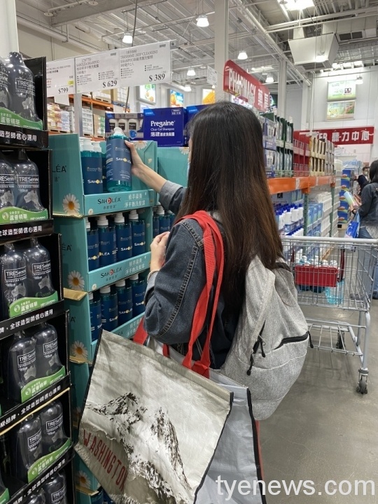 夏季頭皮出油怎麼辦?添購控油植萃養護髮品是關鍵 02 1 scaled 1