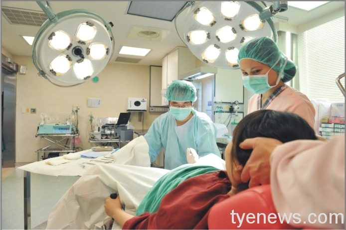 疫情期間孕媽咪好怕怕?宏其婦幼為你解答不擔心 02 24小時專任婦產科醫師駐院值班