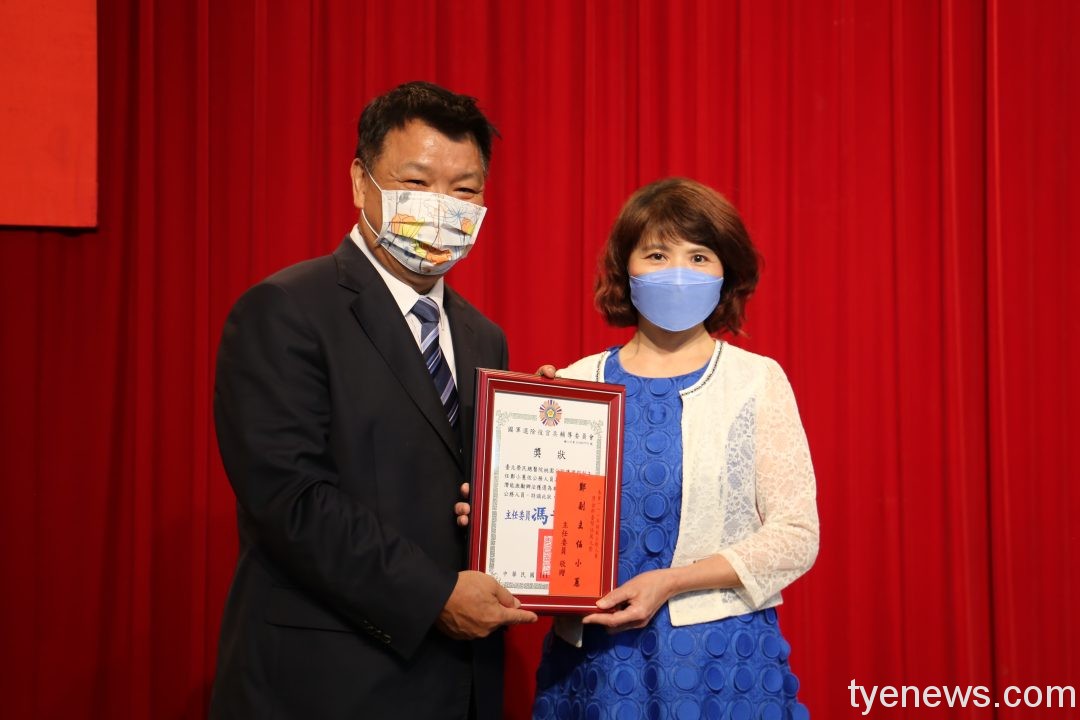 北榮桃護理部鄭小蕙 臨危受命抗疫獲頒模範公務員 02 模範公務員 鄭小蕙主任