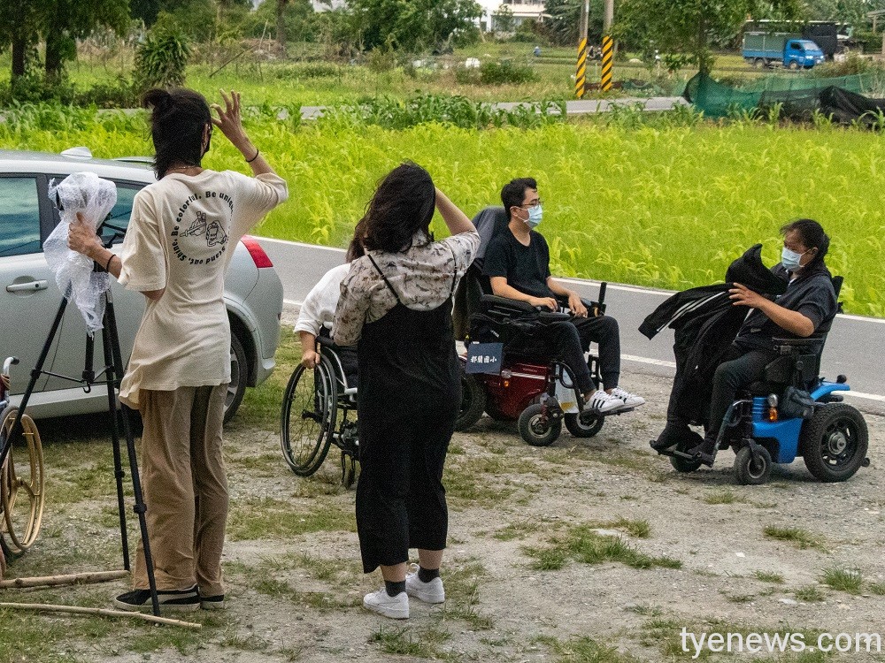 05 中原學生集思廣益為主動廚房拍攝公益形象影片，關懷傷友並提高社會關注力。
