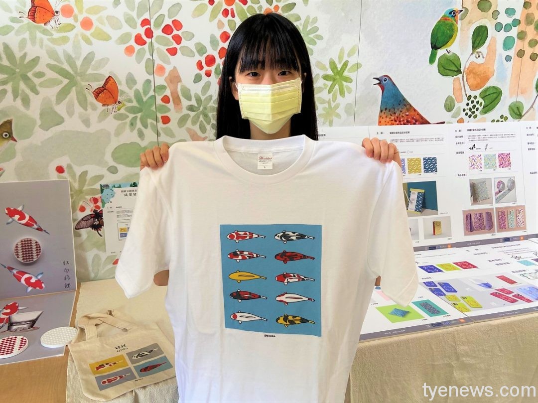 可愛「魚」傘超吸睛!中原商設系創意展現龍潭錦鯉特色 06 柯柔瑄同學將10種常見與稀有的魚種印製在T恤設計「錦鯉圖鑑」