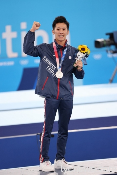 「鞍馬王子」李智凱秀出完美絕技 奪得台灣體操首面銀牌。圖：體育署提供