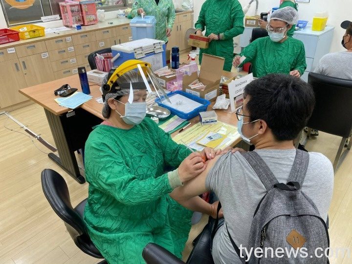 桃市防疫消毒隊員完成疫苗接種 繼續保衛民眾健康 1 1 13