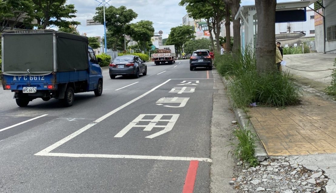 改善違停亂象 桃交通局劃設標準公車停靠格