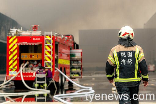 楊梅家樂福倉儲建築物塌陷 鄭文燦視察救災情形 1 3 2