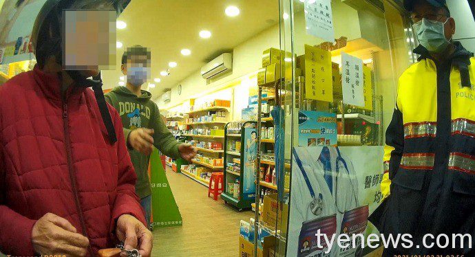 【有片】失智婦外出買飯迷途 內壢派出所暖警助返家 1 7 4