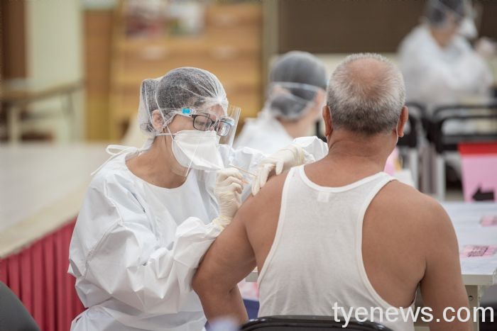 鄭文燦籲長者及早接種第4劑 這3天可打BNT