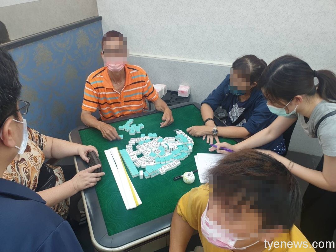 【有片】合法棋牌社經營賭博 壢警逮31人查扣70萬元