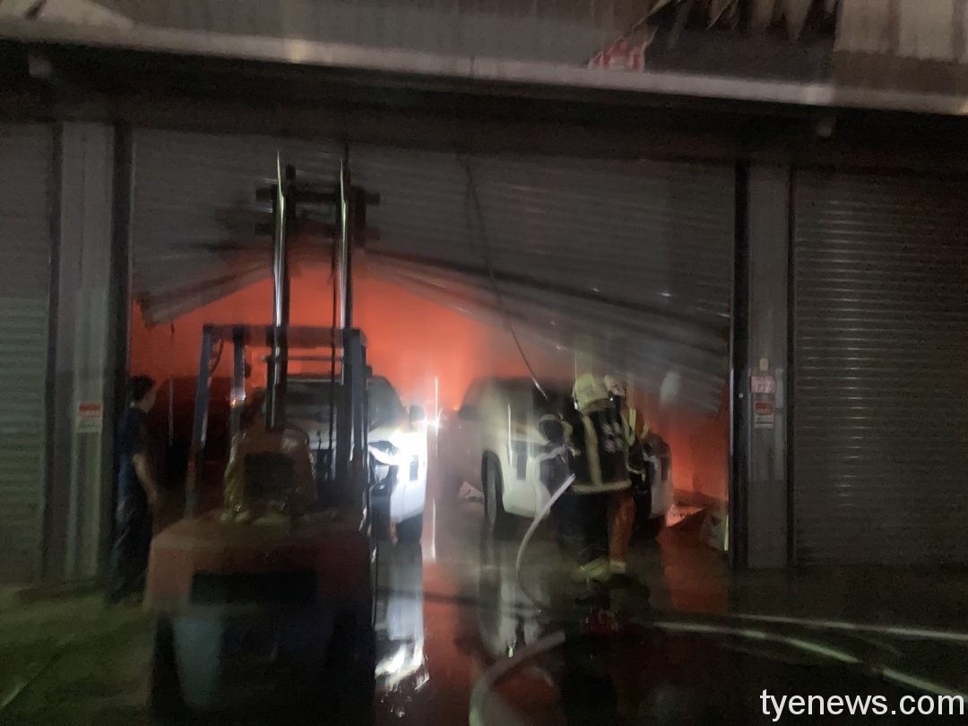 【有片】內壢家具行冒惡火 現場無人受困