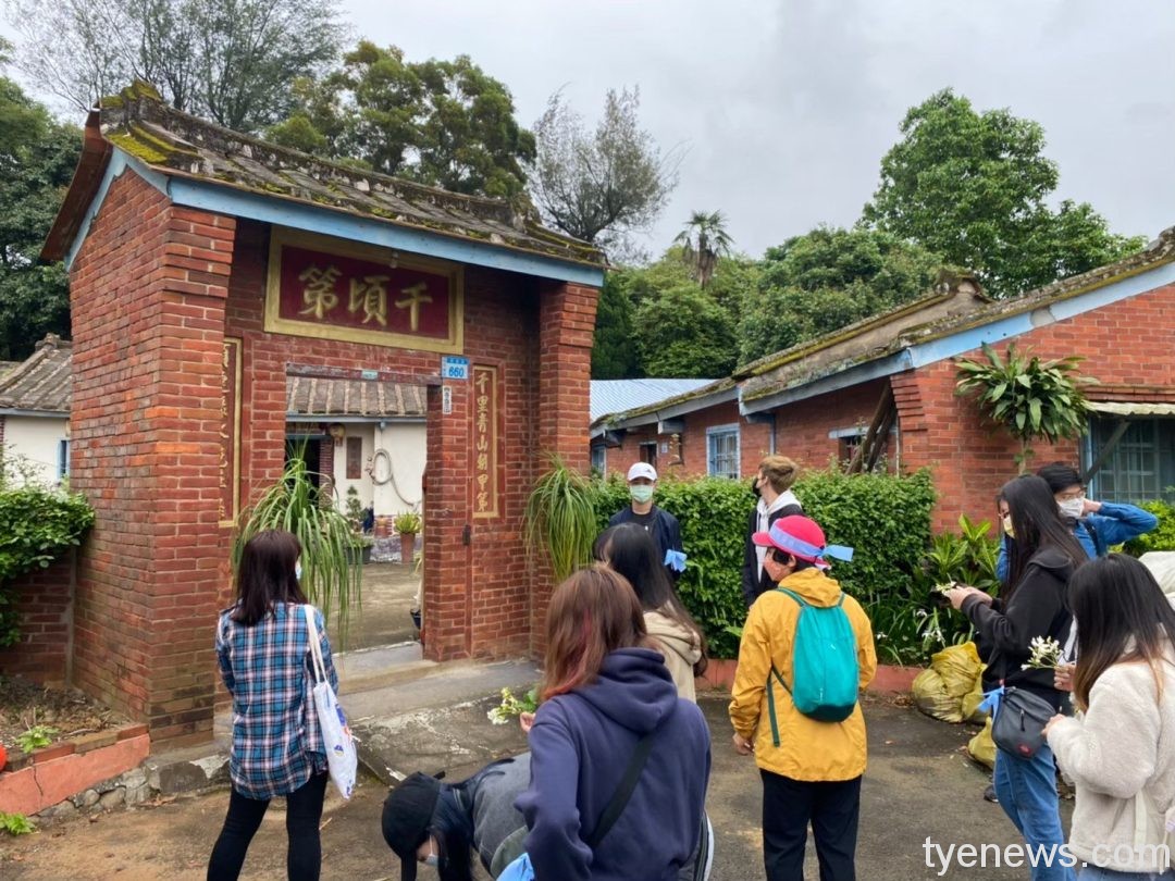 1.中原大學「桃園學」帶學生到桃園各地踏查，瞭解城鄉風貌與內涵。