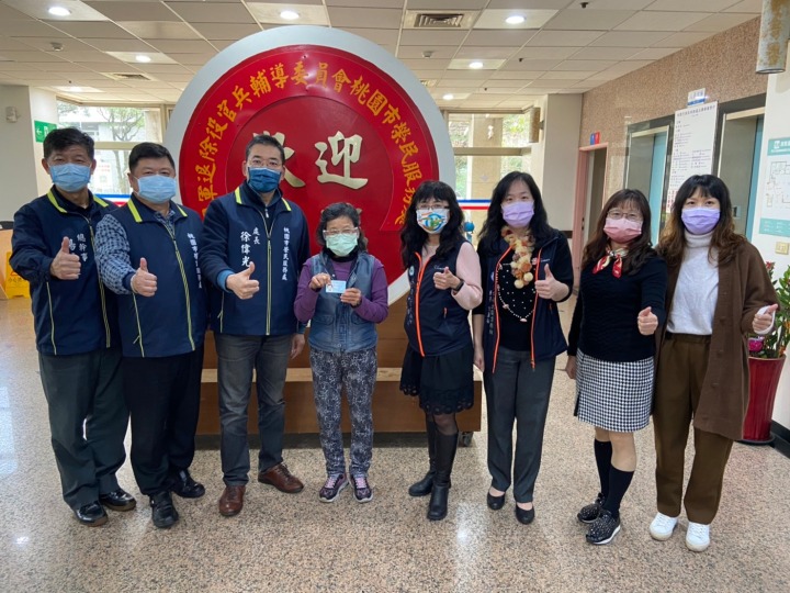 1110105健保局專委來訪_220105_0 桃園市榮服處與健保署北區業務組,共同推動「跨機關E化服務,榮民遺眷加保免奔波」方案。圖:桃園市榮服處提供