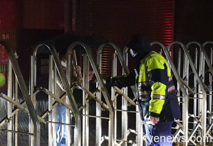 聾啞人士偕女深夜受困停車場 女童機警求援大園警解危