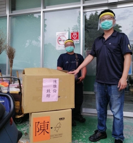 龜山區3名清潔隊員確診 市議員陳雅倫贈防疫物資守護隊員 114711 scaled e1622190837677