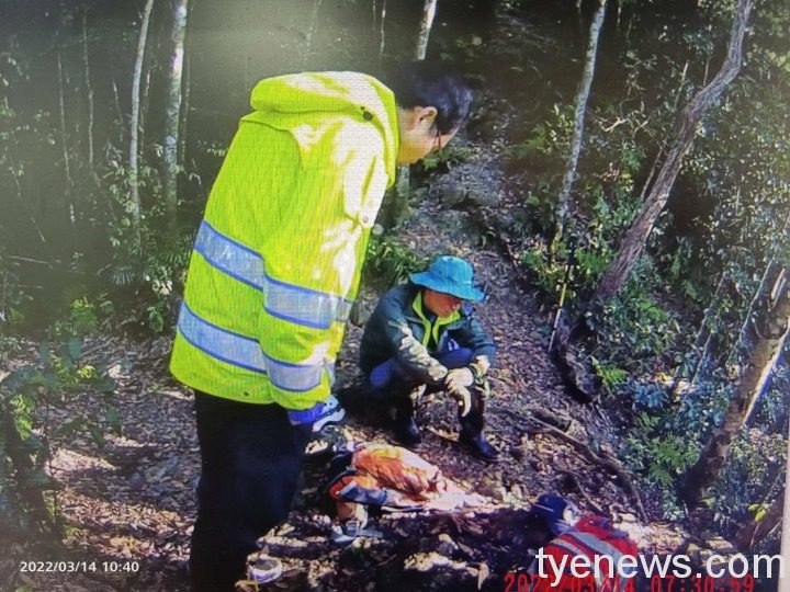 民眾4人相約登山不慎迷途 救難員搜尋一夜助脫困 114832