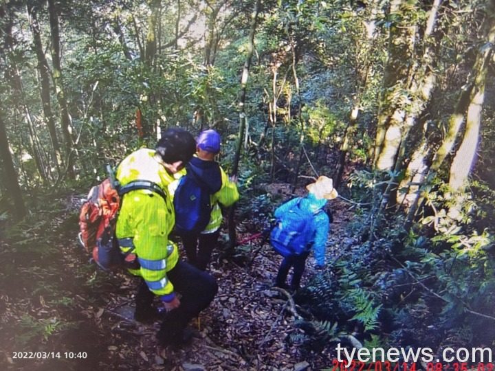 民眾4人相約登山不慎迷途 救難員搜尋一夜助脫困 114834