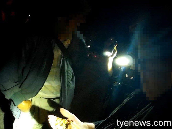 【有片】阿伯撿回收警通知送回 意外幫母子尋回金飾直呼讚 12 1 7