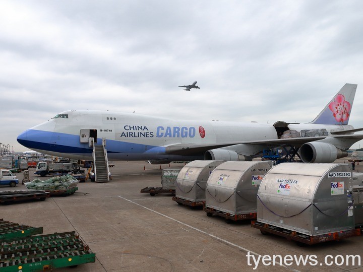 桃機空運全年總貨量上看280萬公噸 消費旺季持續到明年 120701
