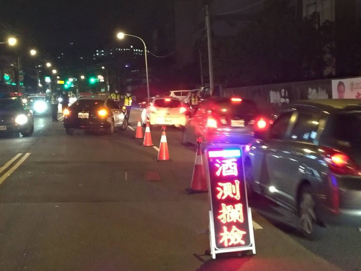 6旬伯酒駕遭抓辯稱只喝幾杯 桃警查證累犯5次送辦 121053