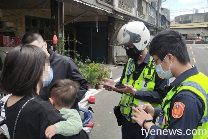 125268 大園警分局三菓派出所員警獲報後立即趕往現場處理。圖:劉筱寧翻攝