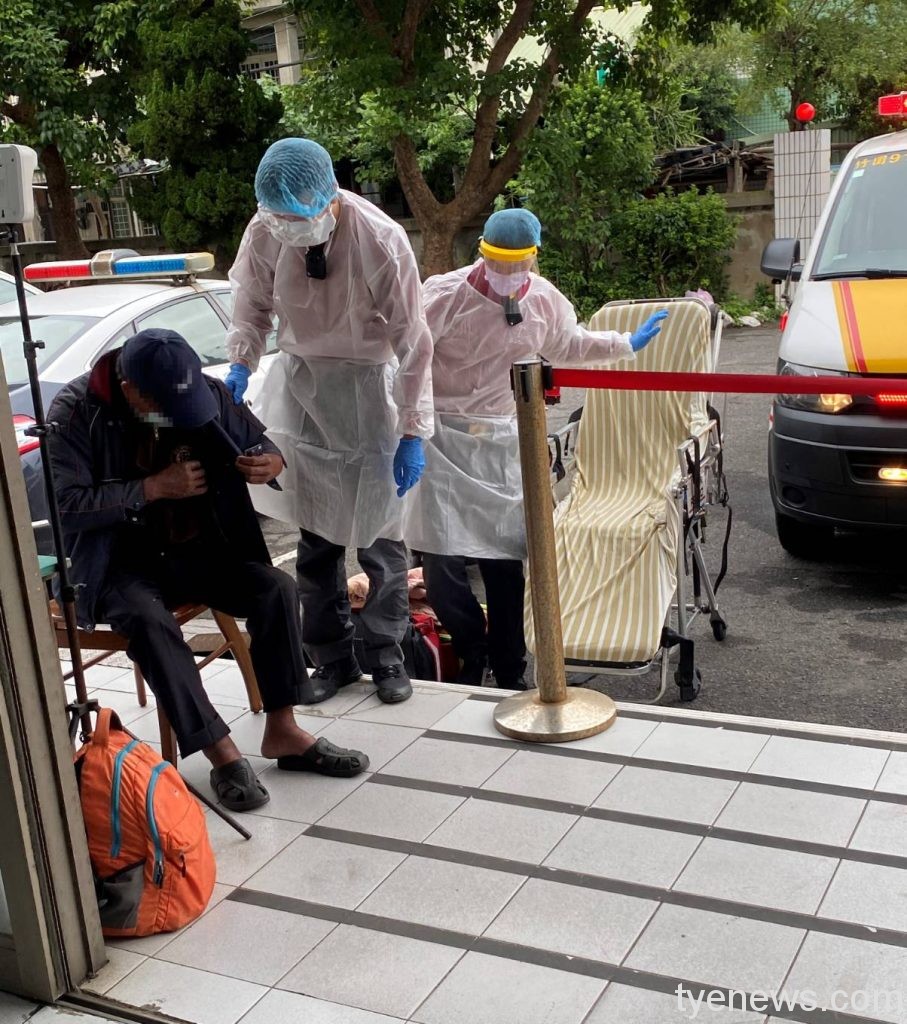 6旬翁暈眩沒錢看醫生 大園警暖心助脫困 140639 scaled 1
