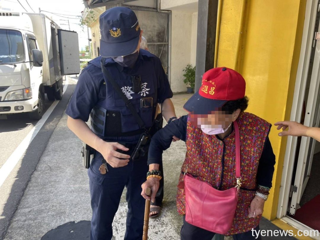 8旬婦思念女兒外出迷路 大園警挨家挨戶助團聚