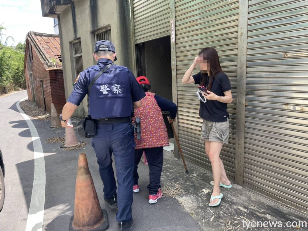 8旬婦思念女兒外出迷路 大園警挨家挨戶助團聚 145282 1