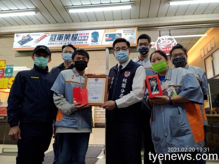 11歲童深夜獨自呆坐超商 店員機警關懷助與家人團圓 148979