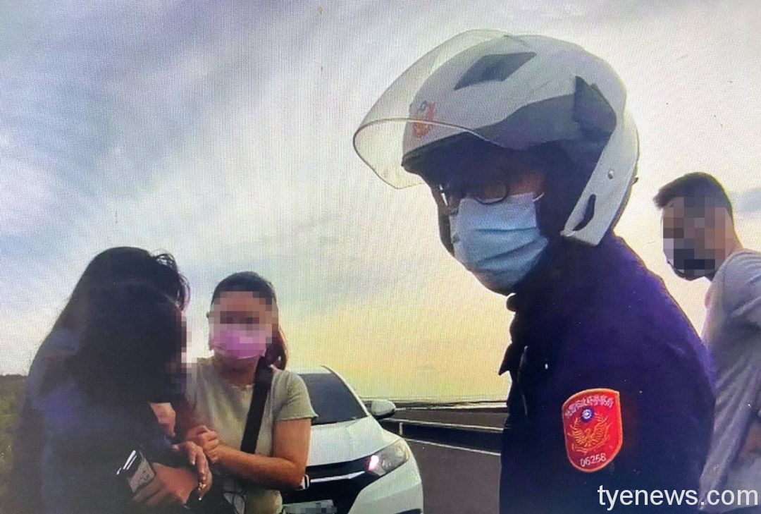 女情緒失控站出海口 大園警苦勸一小時安撫 151059