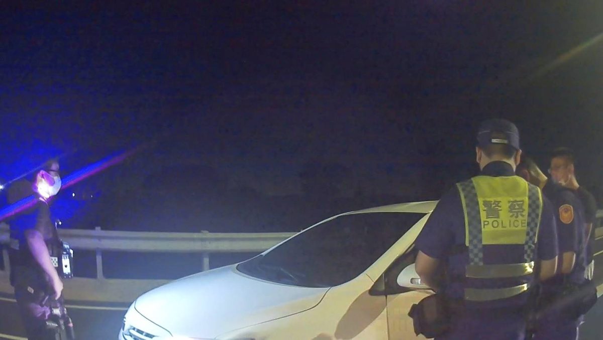 台15線改裝車聚集擾民 大園警鐵腕包圍攔查 155429 scaled 1