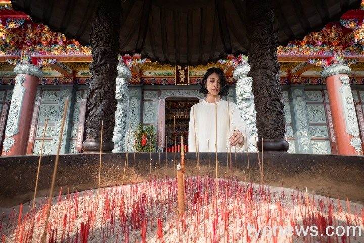 名模、廟宇不違和 攝影師朱振瑋捕捉時尚與古典 159804737 3650583151722983 4663264240444210697 o