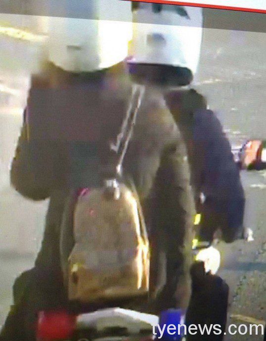 出門後想起瓦斯未關 婦人攔警車協助避免憾事 1610846699690