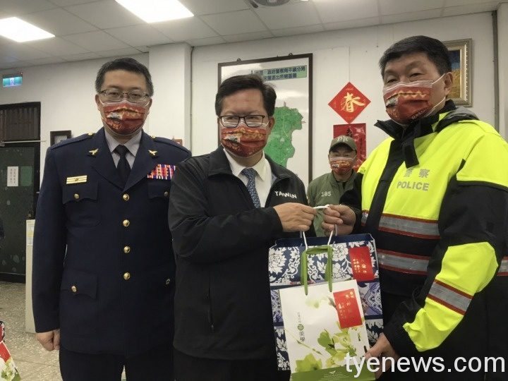 人民保母全年無休!鄭文燦慰勉平鎮分局員警 1612956016976