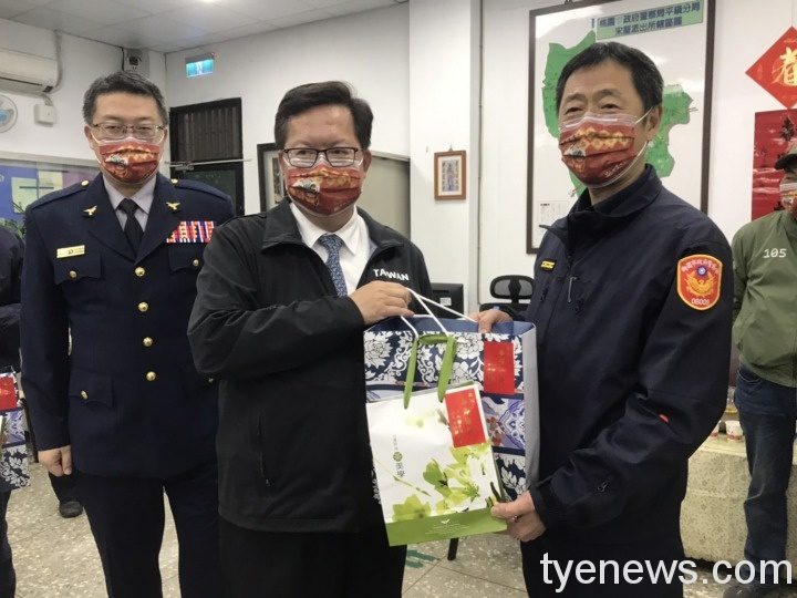 人民保母全年無休!鄭文燦慰勉平鎮分局員警 1612956117457