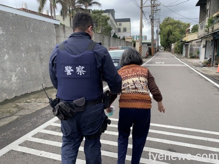 老婦春節拜拜走失 宋屋所暖警及時協助返家 1613186745008
