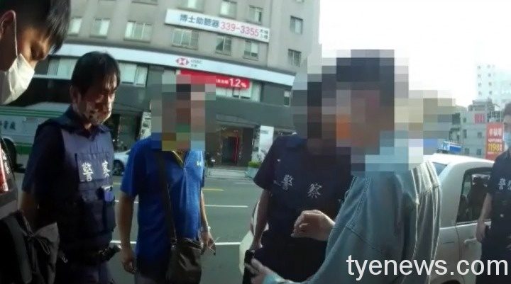 【有片】你們盤查我是群聚!通緝男遇警急脫身花樣百出 1625020467828