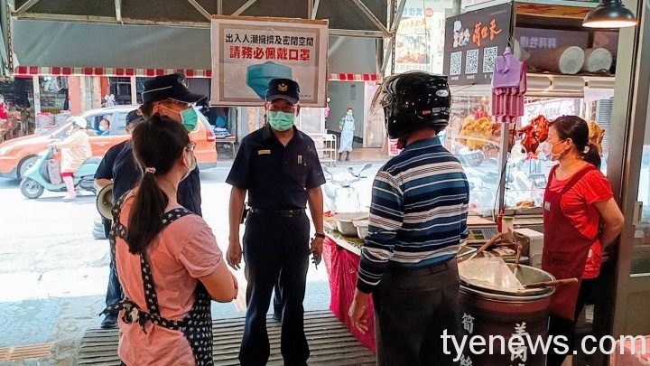 大園警上街加強巡查 強制戴口罩 16288