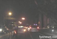 男子車輛故障卡路中 八德警協力排除助解圍