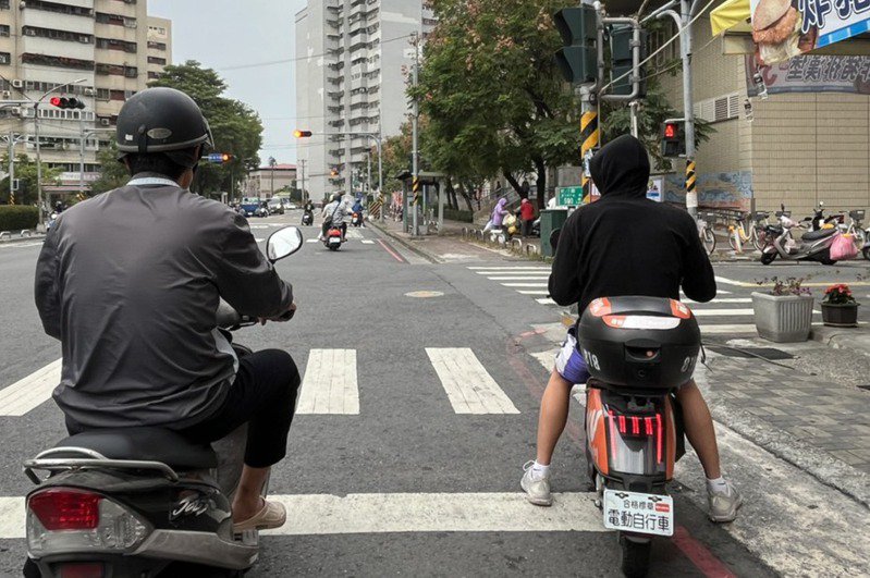 立法院三讀通過修正道路交通管理處罰條例部分條文,將原條文中的「電動自行車」字樣改為「微型電動二輪車」。圖:民眾提供 立法院三讀通過修正道路交通管理處罰條例部分條文,將原條文中的「電動自行車」字樣改為「微型電動二輪車」。圖:民眾提供