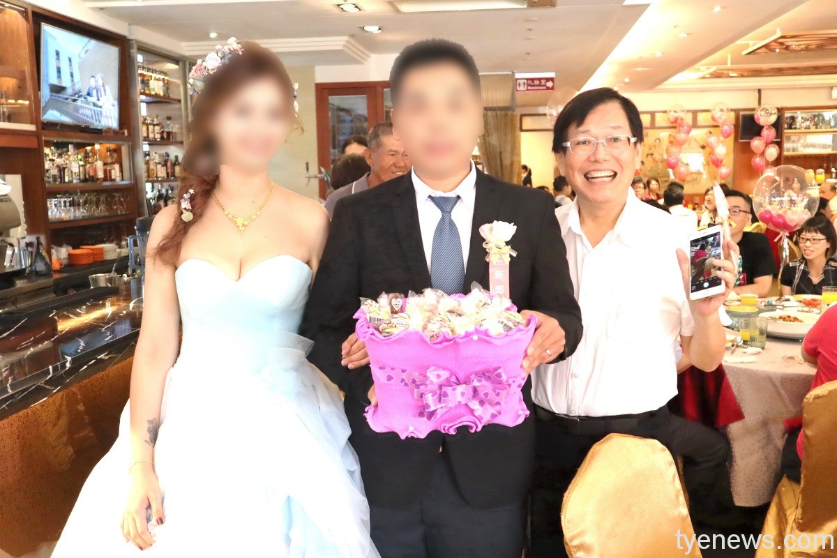 父母難為!婦人「以身作則」催女兒結婚 1653191079598