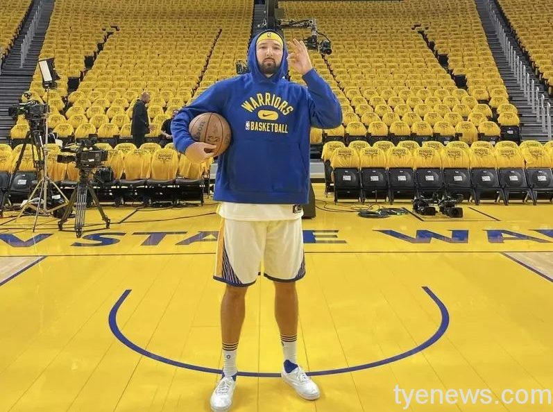 網紅假扮湯普森騙過安檢 球迷搶合影被罰終身禁入場