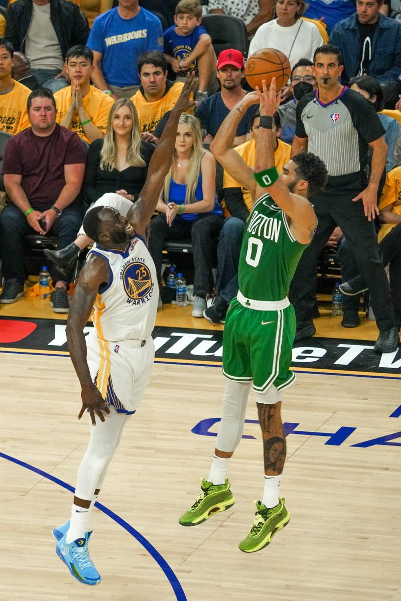 金州勇士主場107比88痛宰綠衫軍扳平戰局