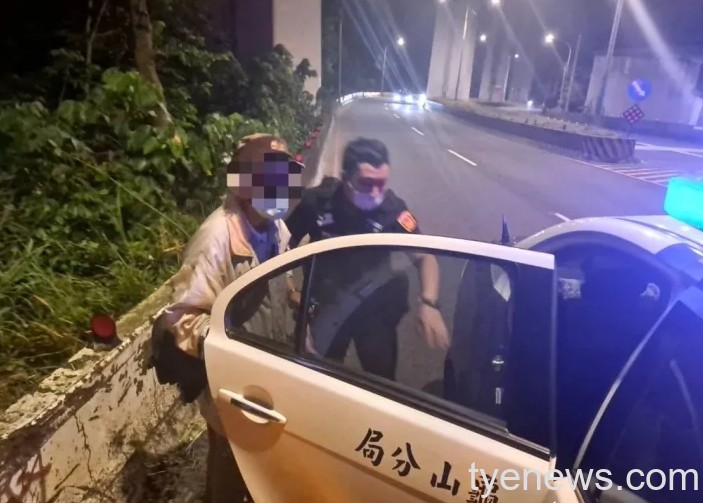 耄耋老翁深夜迷途 大埔所暖警助平安返家