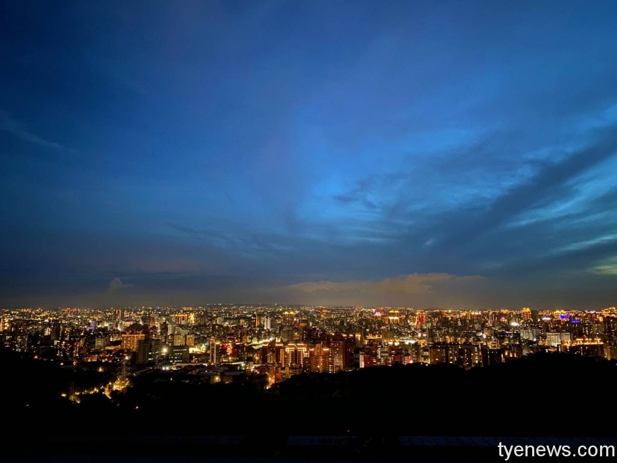 桃園最美夜景!虎頭山環保公園重新開放 《桃機一號》成打卡亮點 180626 scaled 1