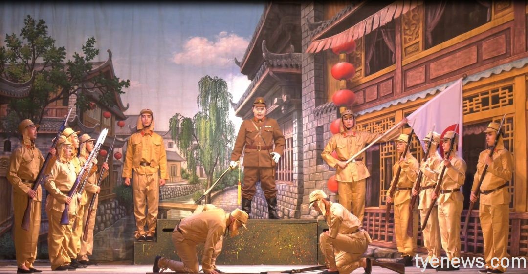 客家大戲《1895烽火安平鎮》 龍潭登場 上百觀眾穿雨衣觀賞 1895烽火安平鎮演出1