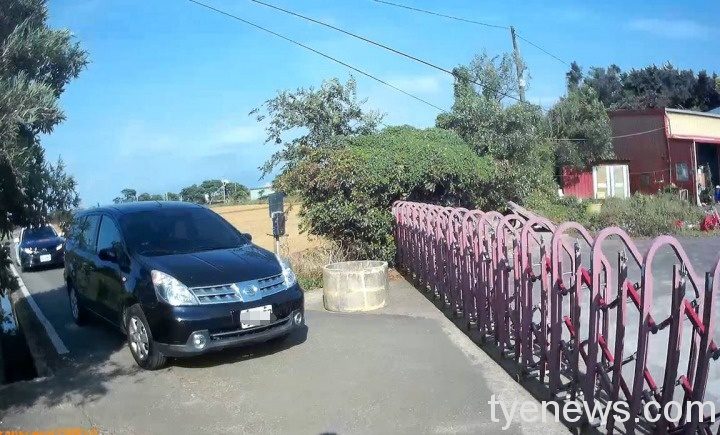 導航迷航卡死巷 大園派出所協助婦人脫困 19579