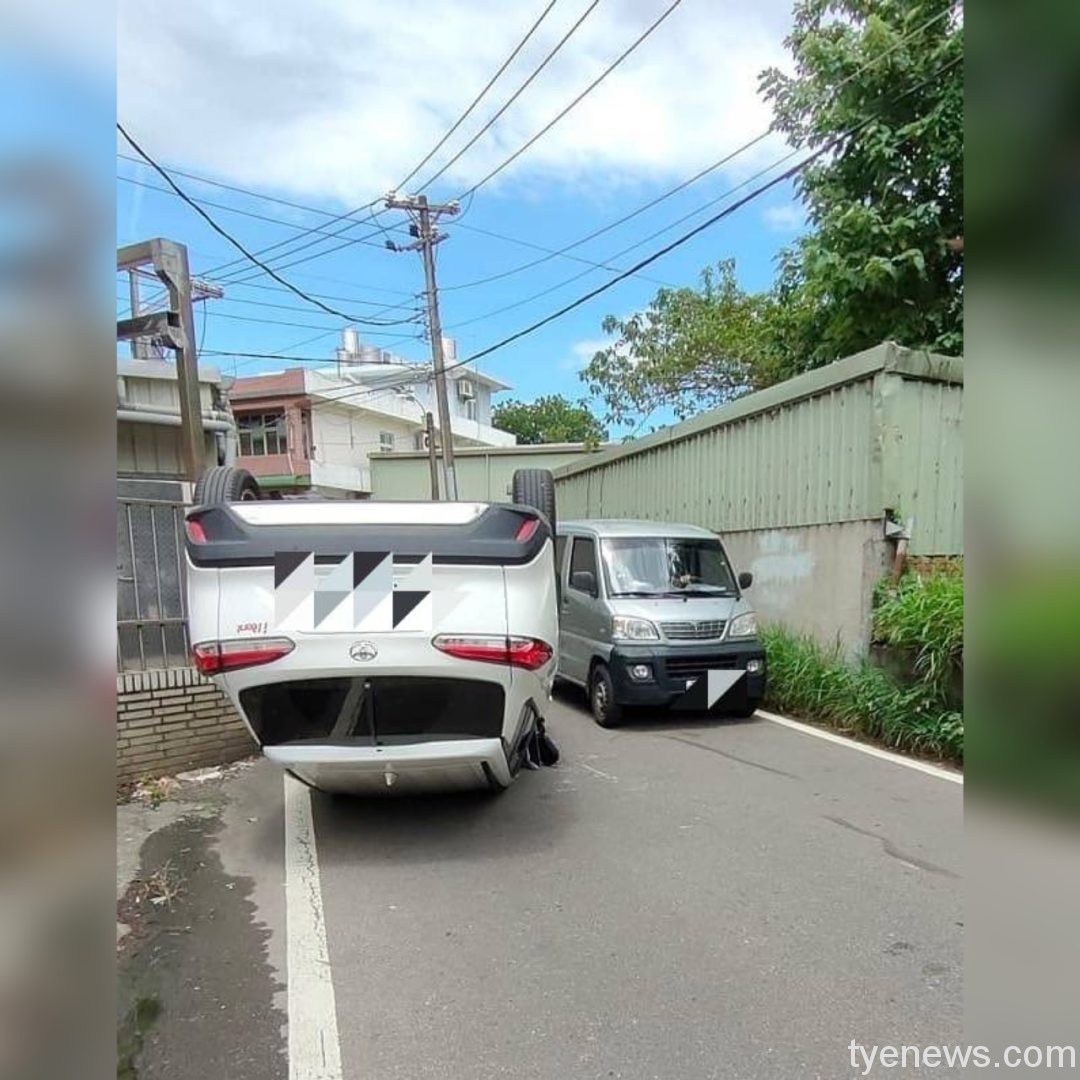 【有片】會車不慎撞路邊圍牆 自小客四輪朝天駕駛輕傷