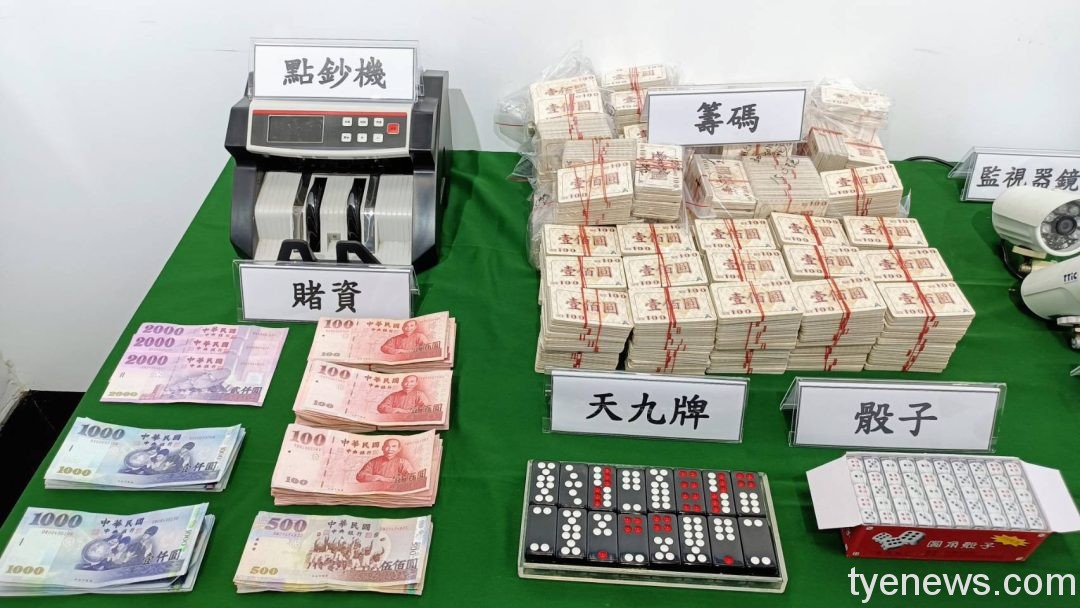 【有片】天九牌職業賭場藏鐵皮屋 大園警破門逮54人