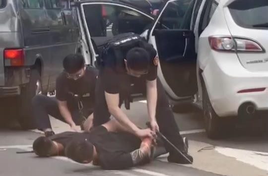 【有片】桃園上演警匪追逐戰 4惡少拒檢逃逸衝撞警車